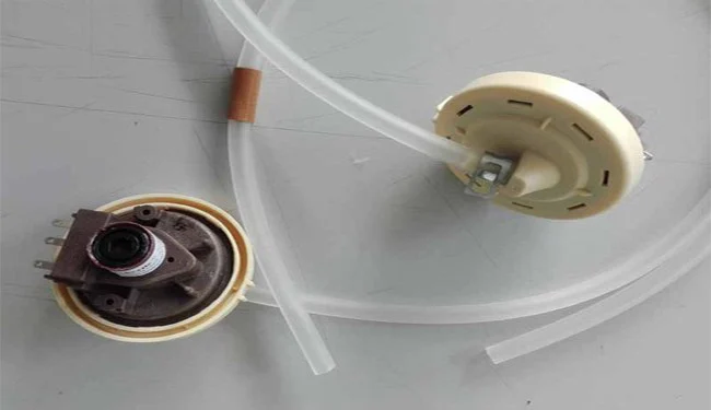 Kiểm tra phao áp lực có thể bị hư hỏng khiến máy giặt không ngắt nước