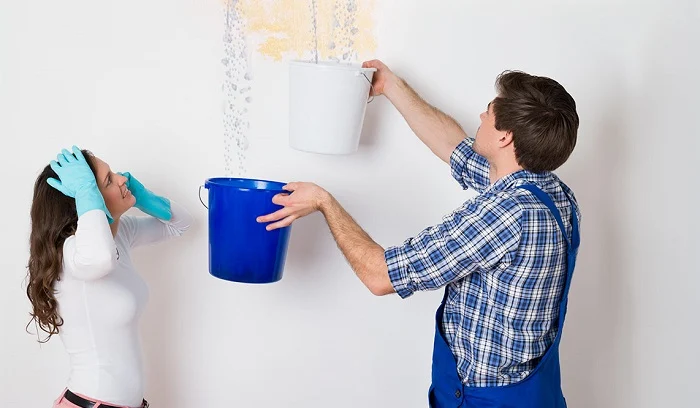 Máy lạnh chảy nước gây ẩm mốc tường