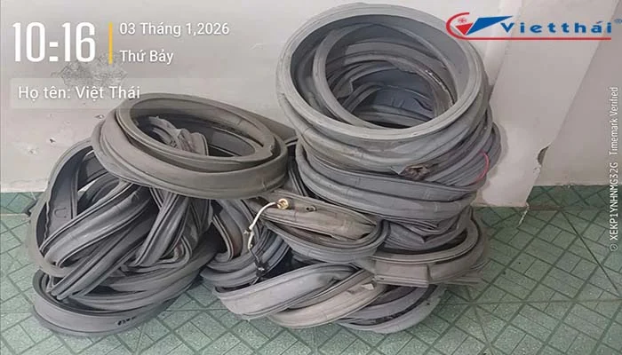 Nếu Gioăng cửa máy giặt electrolux của khách hàng bị rách thì Việt Thái có loại tháo máy như hình trên. Cái này dùng để tặng hoặc bán giá 100k hỗ trợ khách hàng khi sử dụng Dv thay chảng ba.