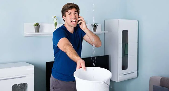 Máy lạnh bị chảy nước ra nhà là dấu hiệu dễ nhận biết cần sớm vệ sinh máy lạnh