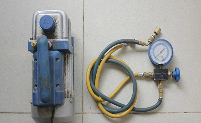 Dụng cụ chuẩn bị hút chân không máy lạnh cũng khá đơn giản
